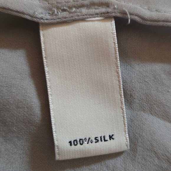 Banana Republic Womens 100% Silk Gray Pearl Button-Front Blouse Small - Picture 8 of 8